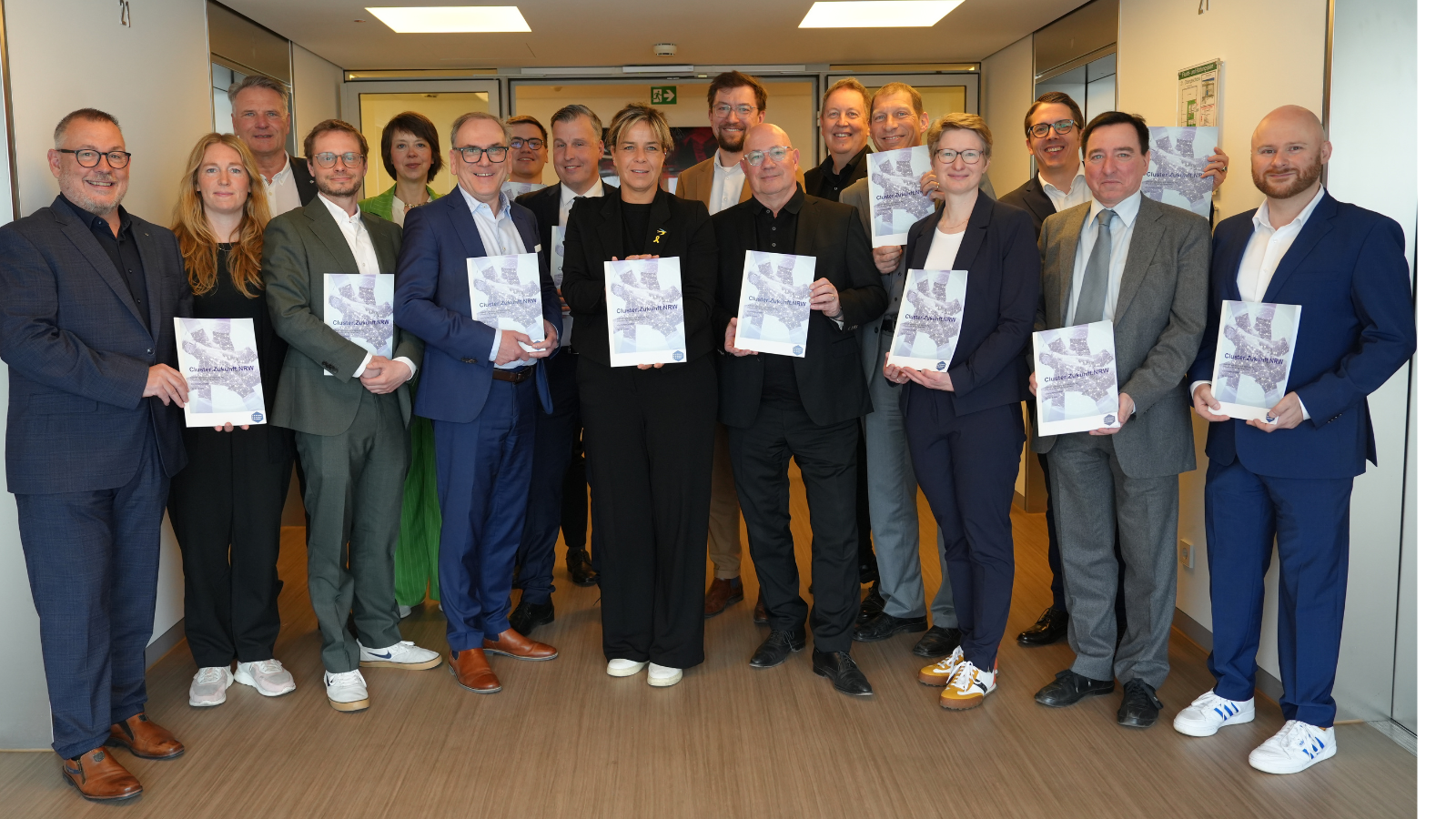 ClusterAllianz.NRW presents position paper to Minister Mona Neubaur