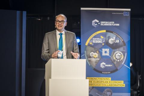 Hubert Gambs, Clusters meet Regions, Graz Hubert Gambs, Clusters meet Regions, Graz