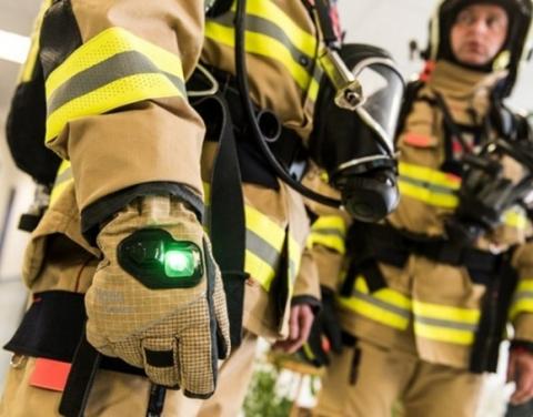 Smart firefighter suit and gloves